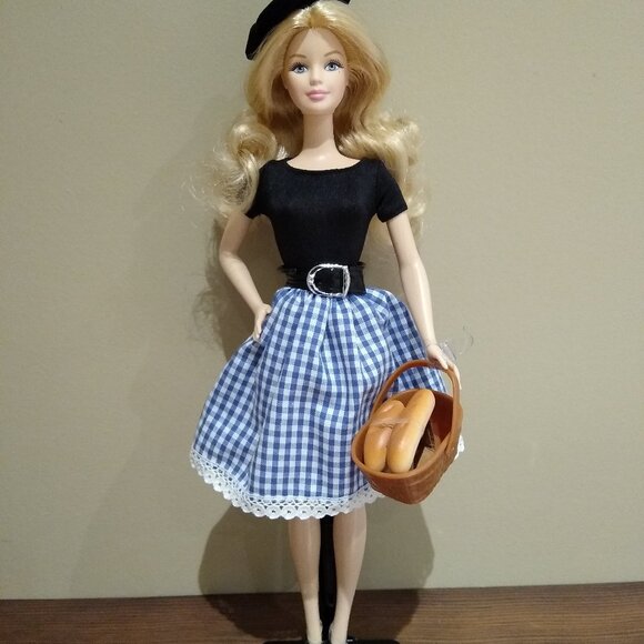 Mint 2012 Barbie Passport Dolls of the World – France - Picture 2 of 6